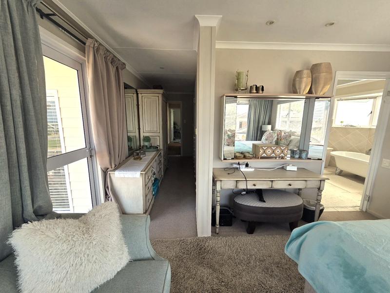 5 Bedroom Property for Sale in Outeniqua Strand Western Cape
